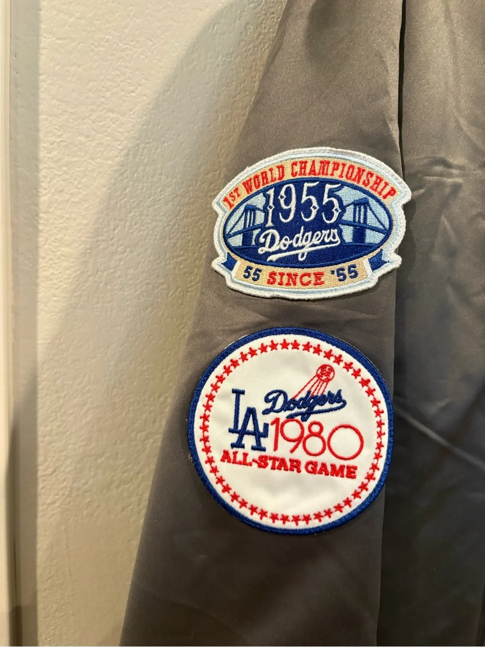 Mitchell & Ness Los Angeles Dodgers satin full-zip bomber jacket men’s size XL